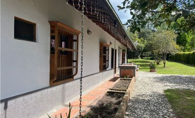 Alquiler casa de campo con 5 habitaciones en Aguas claras