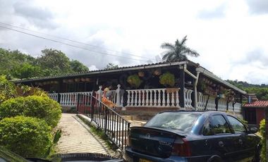 Casa Finca en venta en Mesitas del Colegio