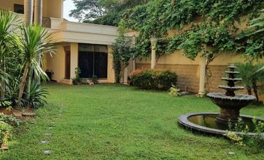 Kemewahan Klasik Bernuansa Eropa & Taman Asri Di Menteng