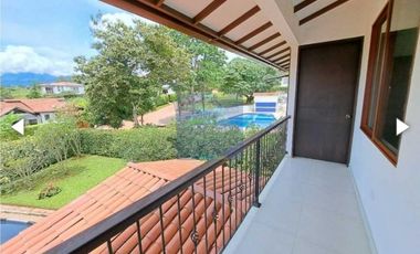 venta de casa campestre de 850 M2 de 750 mill en La Mesa Cund, COL.