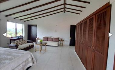 venta de casa campestre de 850 M2 de 750 mill en La Mesa Cund, COL.