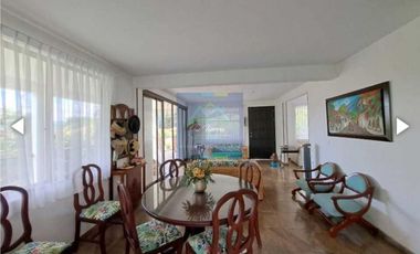 venta de casa campestre de 850 M2 de 750 mill en La Mesa Cund, COL.