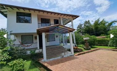 venta de casa campestre de 850 M2 de 750 mill en La Mesa Cund, COL.