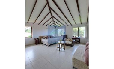 venta de casa campestre de 850 M2 de 750 mill en La Mesa Cund, COL.