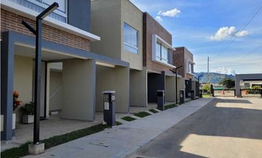 Venta de Casa en Unidad Cerrada en la Ceja