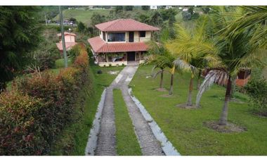 Hermosa casa campestre dos niveles en marinilla vereda campo alegre