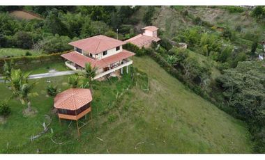 Hermosa casa campestre dos niveles en marinilla vereda campo alegre