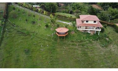 Hermosa casa campestre dos niveles en marinilla vereda campo alegre