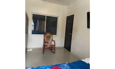 SE VENDE CASA EN LA MARGEN IZQUIERDA DE MONTERA