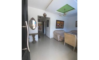 SE VENDE CASA EN LA MARGEN IZQUIERDA DE MONTERA