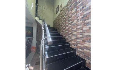 SE VENDE CASA EN LA MARGEN IZQUIERDA DE MONTERA