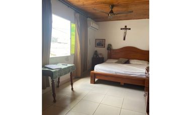 SE VENDE CASA EN LA MARGEN IZQUIERDA DE MONTERA