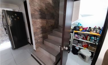 Poblado Comfaunión - Casa de tres pisos con terraza en venta Palmira