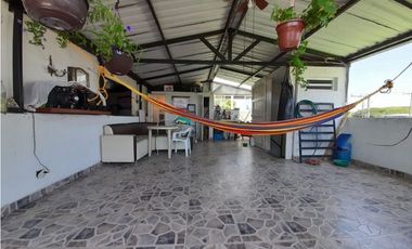 Poblado Comfaunión - Casa de tres pisos con terraza en venta Palmira