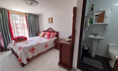 Poblado Comfaunión - Casa de tres pisos con terraza en venta Palmira