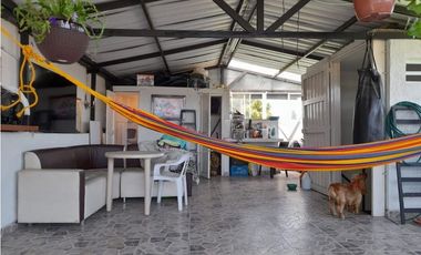 Poblado Comfaunión - Casa de tres pisos con terraza en venta Palmira