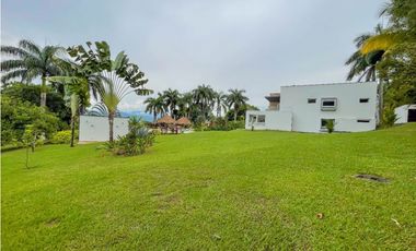 CASA MODERNA EN SAN JERONIMO DE 10 HABITACIONES