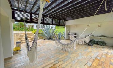 CASA MODERNA EN SAN JERONIMO DE 10 HABITACIONES