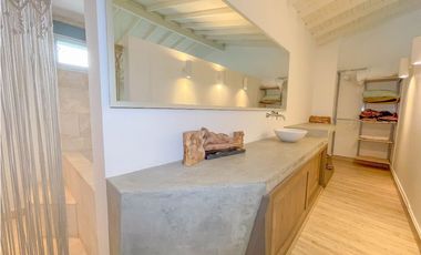 CASA MODERNA EN SAN JERONIMO DE 10 HABITACIONES