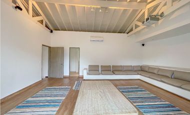 CASA MODERNA EN SAN JERONIMO DE 10 HABITACIONES