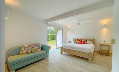 CASA MODERNA EN SAN JERONIMO DE 10 HABITACIONES