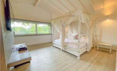 CASA MODERNA EN SAN JERONIMO DE 10 HABITACIONES