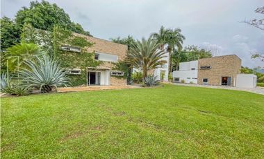 CASA MODERNA EN SAN JERONIMO DE 10 HABITACIONES