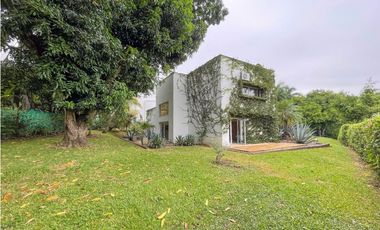CASA MODERNA EN SAN JERONIMO DE 10 HABITACIONES