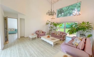 CASA MODERNA EN SAN JERONIMO DE 10 HABITACIONES