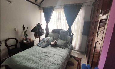 Linda casa urbana zona zona verde, 231 M2 en 550 mill en La Mesa Cund