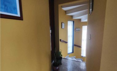 Linda casa urbana zona zona verde, 231 M2 en 550 mill en La Mesa Cund