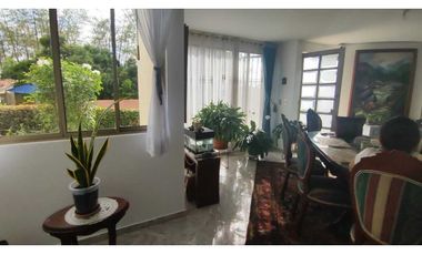 Linda casa urbana zona zona verde, 231 M2 en 550 mill en La Mesa Cund
