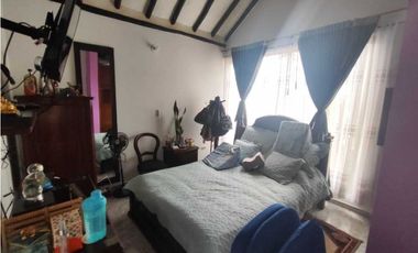 Linda casa urbana zona zona verde, 231 M2 en 550 mill en La Mesa Cund