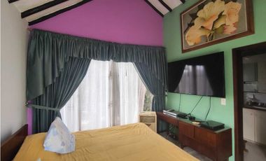 Linda casa urbana zona zona verde, 231 M2 en 550 mill en La Mesa Cund