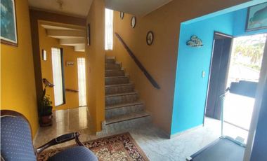 Linda casa urbana zona zona verde, 231 M2 en 550 mill en La Mesa Cund