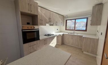 Casa en Arriendo en condominio la castellana