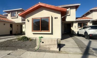 Casa en Arriendo en condominio la castellana