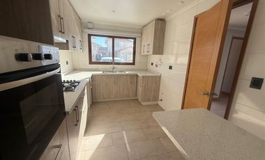 Casa en Arriendo en condominio la castellana