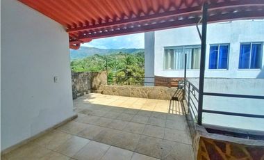 Maat vende Casa, Centro-Villeta 130m2 $420Millones