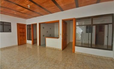 Maat vende Casa, Centro-Villeta 130m2 $420Millones