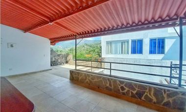 Maat vende Casa, Centro-Villeta 130m2 $420Millones