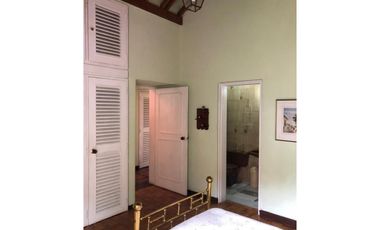 VENTA DE CASA INDEPENDIENTE EN EL POBLADO, SECTOR PALMAS PARTE BAJA