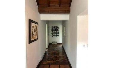 VENTA DE CASA INDEPENDIENTE EN EL POBLADO, SECTOR PALMAS PARTE BAJA