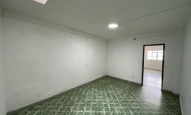 CASA EN VENTA Y RENTA SOBRE AV. REVOLUCION TLAQUEPAQUE