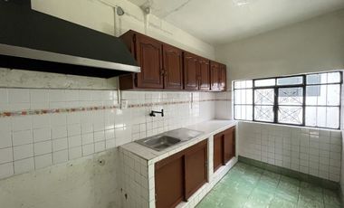 CASA EN VENTA Y RENTA SOBRE AV. REVOLUCION TLAQUEPAQUE