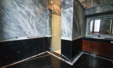 Jual Rumah Luxury Golf View Graha Family Main Road