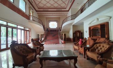 Jual Rumah Luxury Golf View Graha Family Main Road