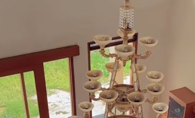 rumah mewah di daerah elit Setra Duta , siap pakai .