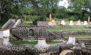 Casa en gran terreno en venta en Villa Guerrero, Estado de México