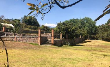 Casa en gran terreno en venta en Villa Guerrero, Estado de México